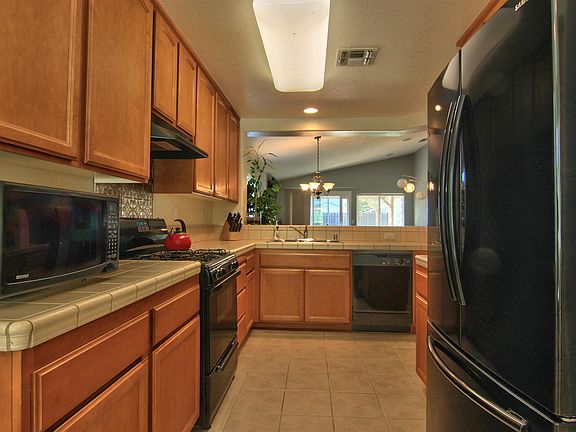 5th image of 748 Deer Park Dr