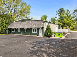 9435 E Cherry Bend Rd, Traverse City, MI 49684
