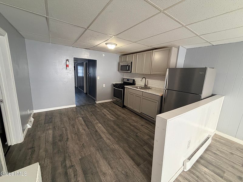 2nd image of 1333 Broadway