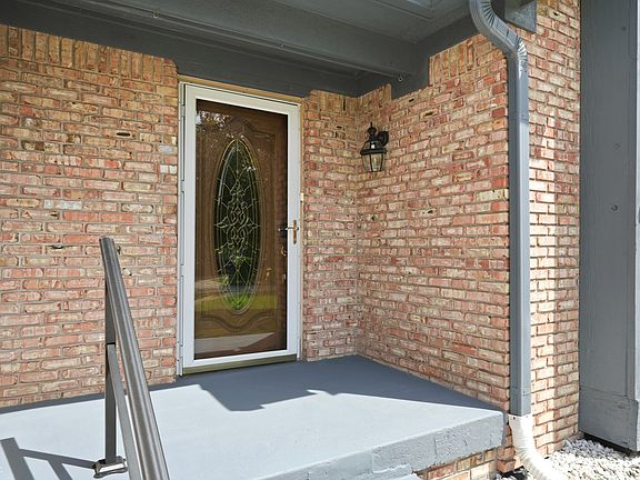 4th image of 913 Cortland Ct