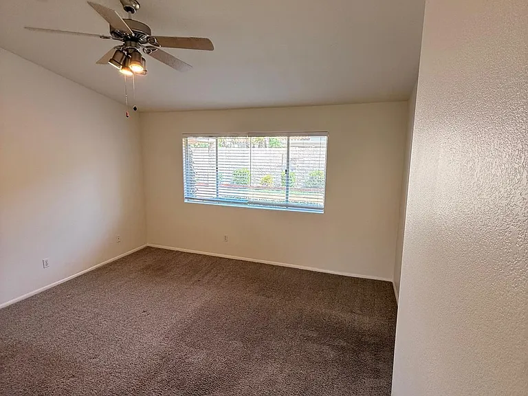 4556 E Charleston Ave — Photo 16