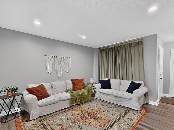 3rd image of 873 Beverly Dr
