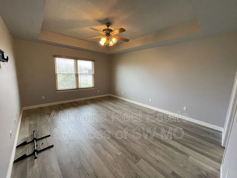 6063 N 19th Ave — Photo 7