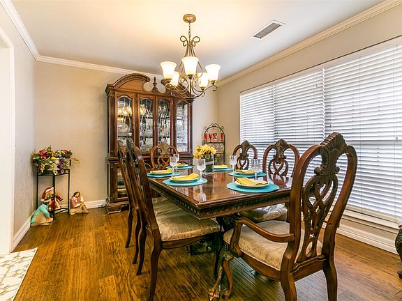 3rd image of 6225 Meadowland Dr