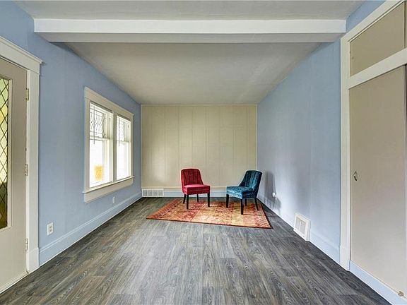 3rd image of 9001 Rosewood Ave