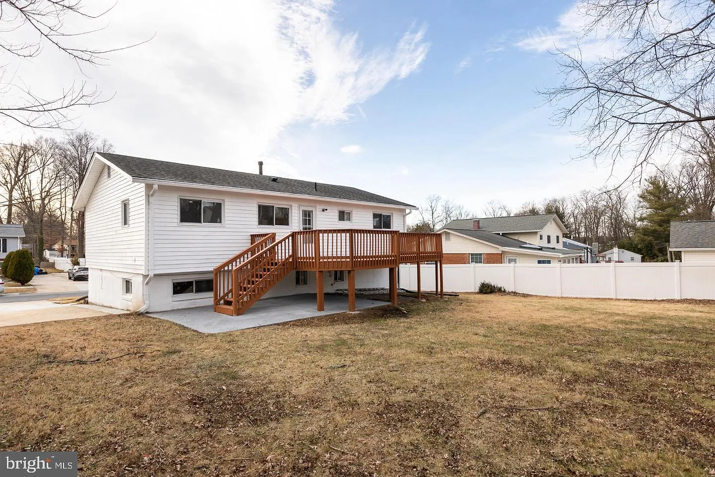 3 bed, 1.0 bath, 2500 sqft, $3,400 — Photo 2