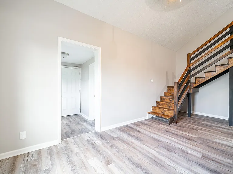 465 Brehl Ave — Photo 11
