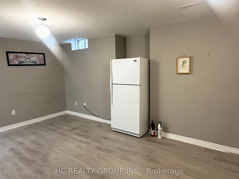 821 Walsh Ct #BASEMENT — Photo 2