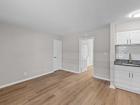 5th image of 1314 Little Bay Ave APT 10