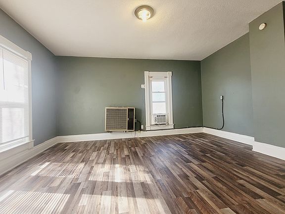 4th image of 1804 N Huston Ave #3