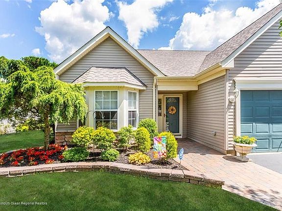 3rd image of 25 Rosewood Dr