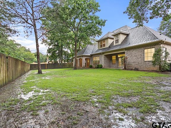 5th image of 2104 Dueling Oaks Dr