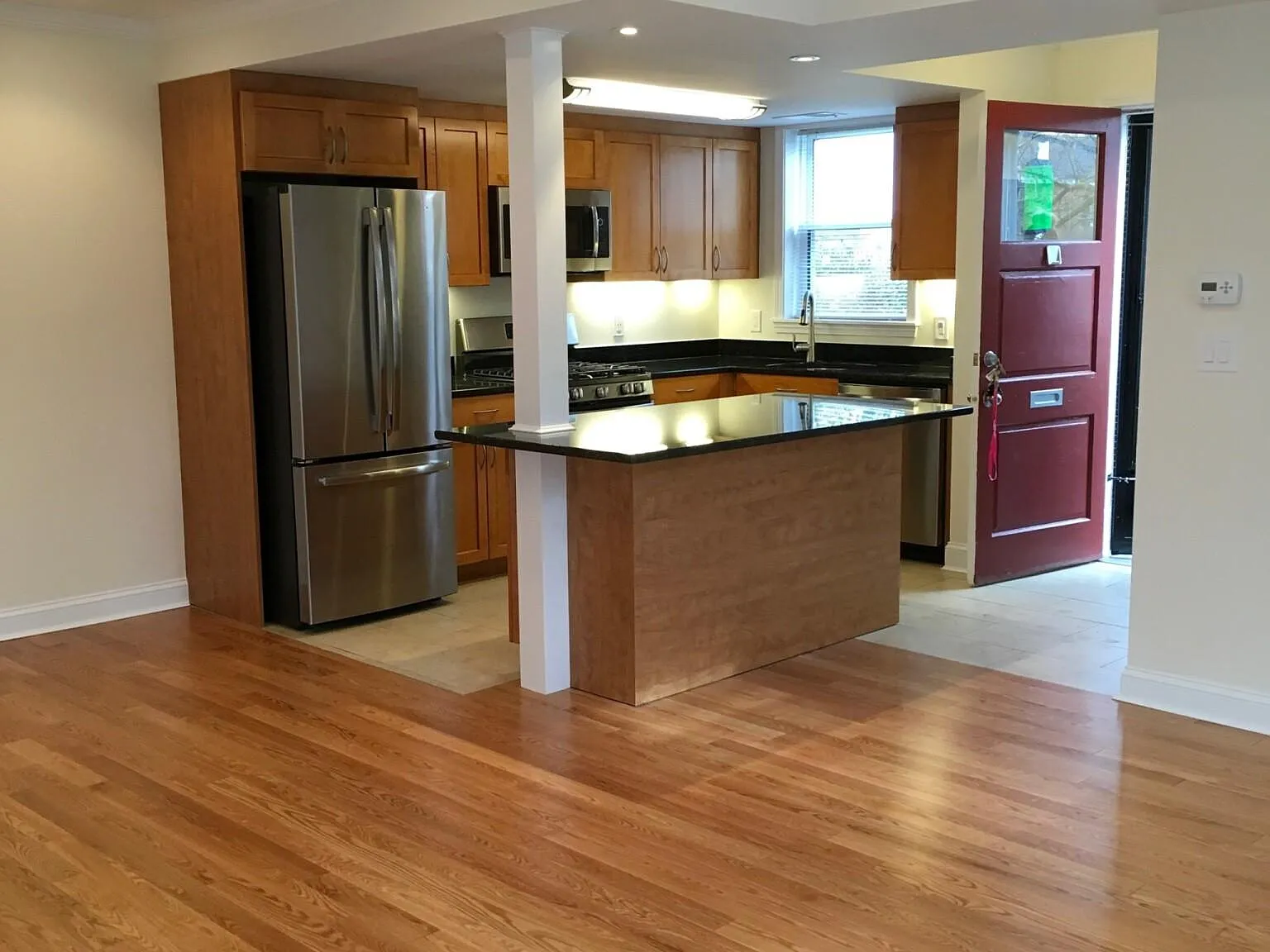 2 bed, 1.5 bath, 911 sqft, $3,815 — Photo 3