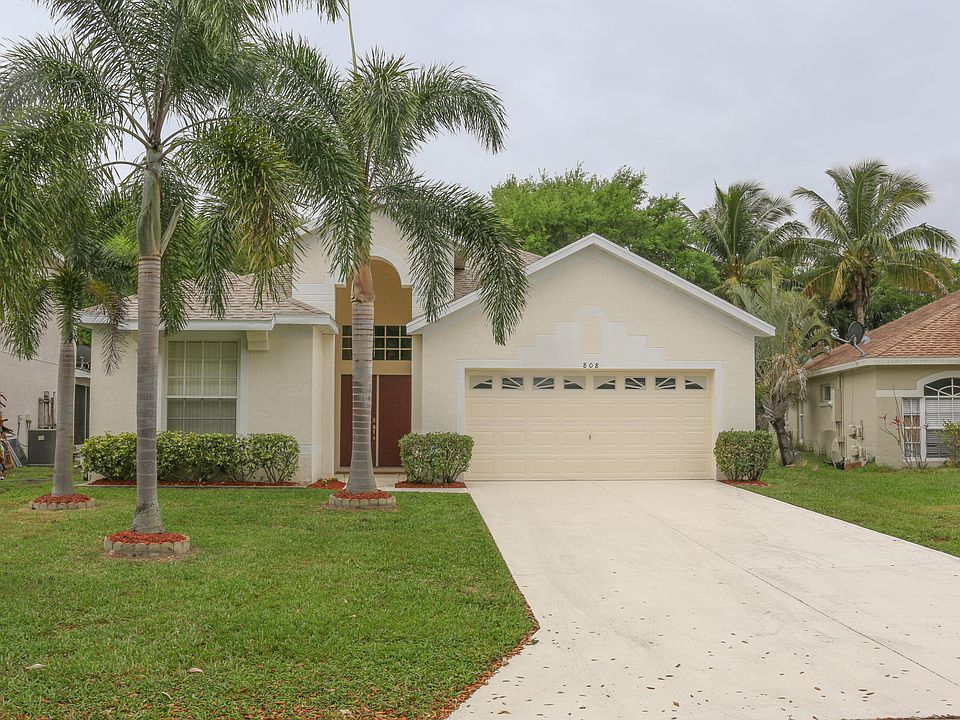 1st image of 808 NW Waterlily Pl