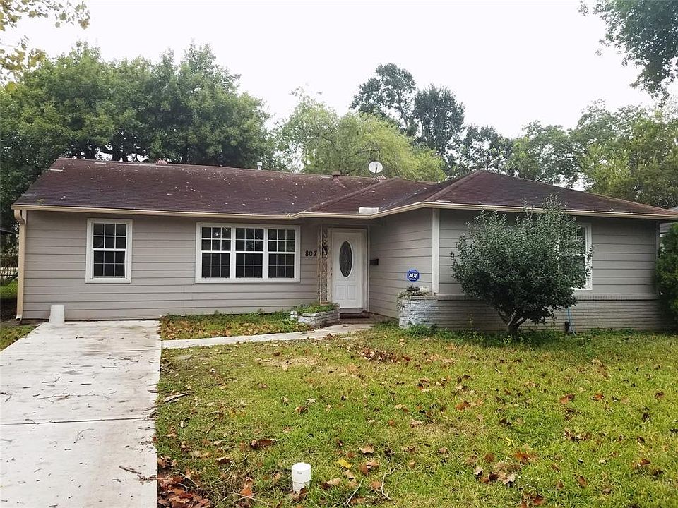 1st image of 807 Valerie Ave