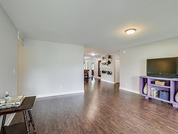 5th image of 3 N Sycamore Ln