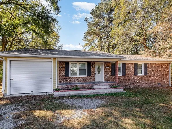 513 W 1st St, Kenly, NC 27542