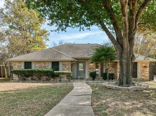 922 Kingston Dr, Mansfield, TX 76063