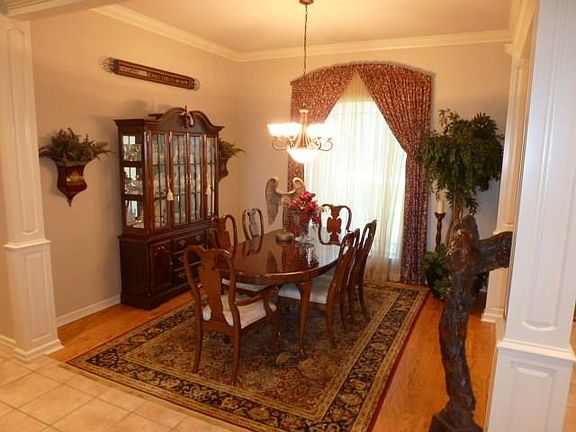 2nd image of 2574 Angela Ct NE