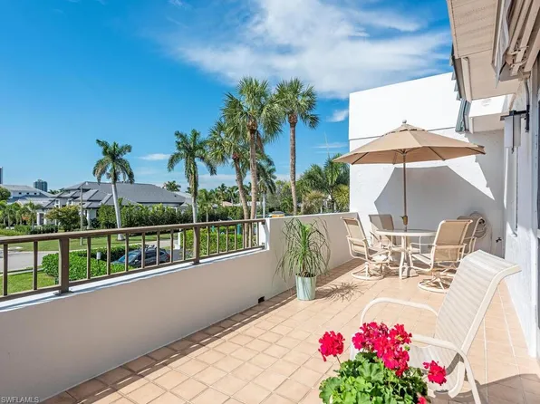 4200 Belair LN #204, NAPLES, FL 34103
