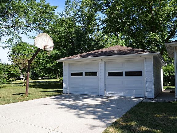 2 Car Detached Garage