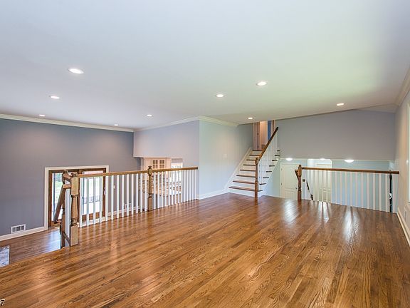4th image of 204 Saint Cloud Ave