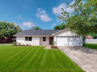 909 Dover Cir, Gainesville, TX 76240