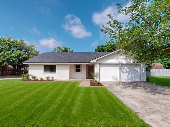 909 Dover Cir, Gainesville, TX 76240