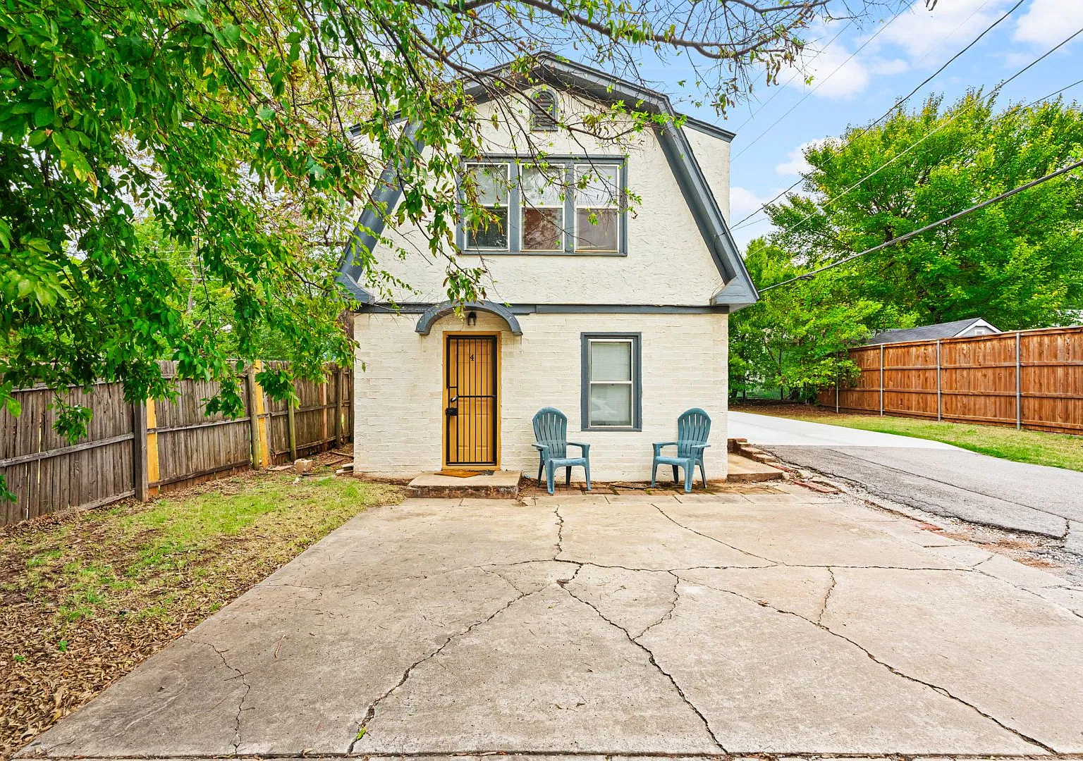 318 NW 27TH ST — Photo 1