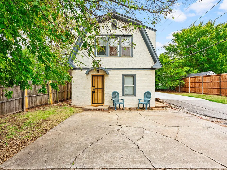 318 NW 27th St