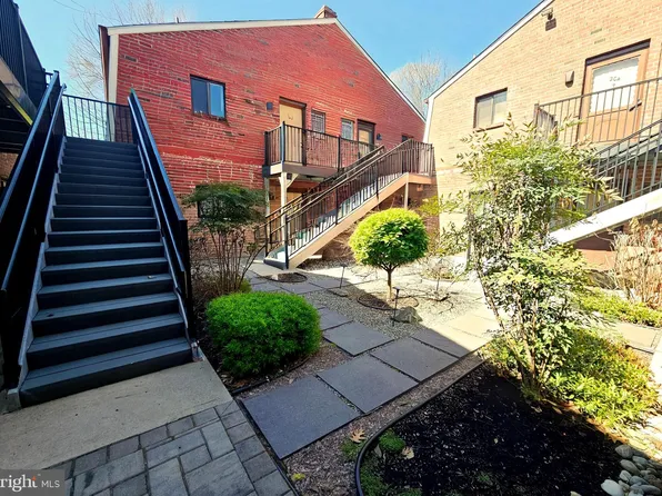423 Meadow Woods Ln Unit 207, Lawrence Township, NJ 08648