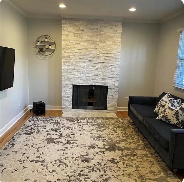 5 bed, 3.0 bath, 1902 sqft, $2,800 — Photo 1