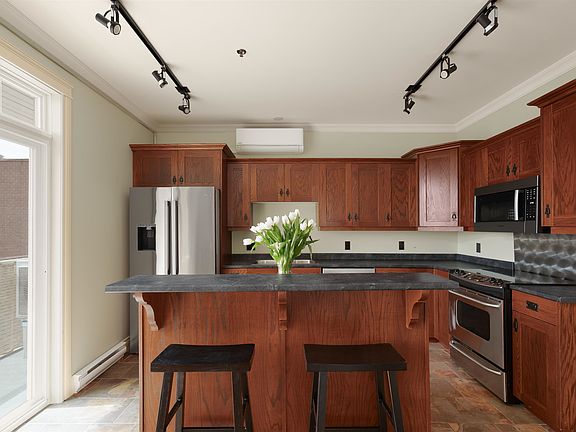 5th image of 111 Richmond St #302