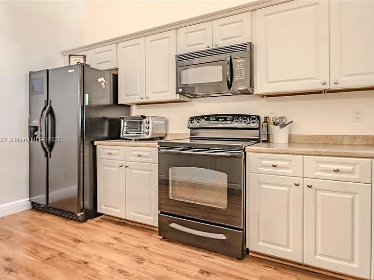 7652 Pinewalk Dr S #139 — Photo 2