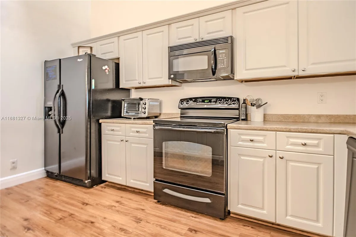 Building Photo - 7652 Pinewalk Dr S #139