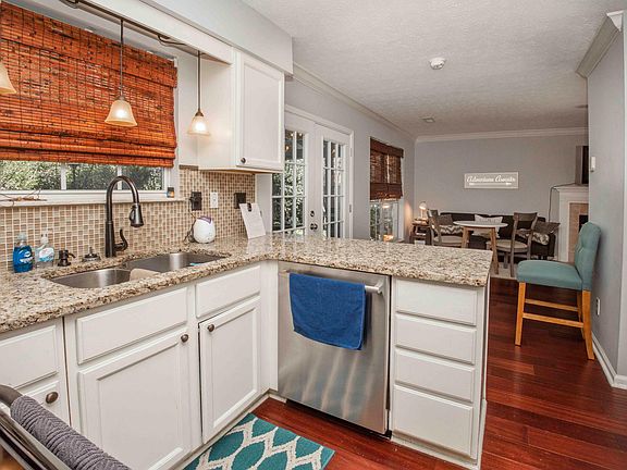 5th image of 1028 Edenbridge Way