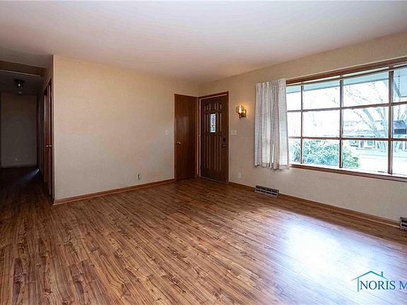 3rd image of 2021 Knollwood Dr