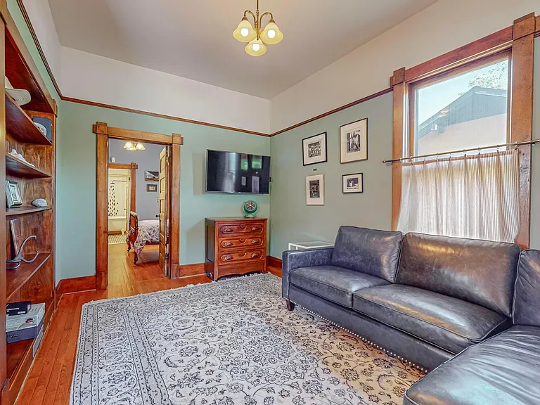 115 Elm St NE — Photo 9