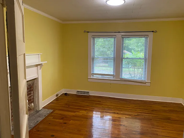 1343 S Battleground Ave — Photo 13
