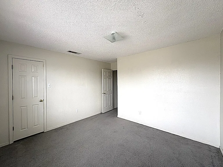 1307 Monroe Loop #D — Photo 5