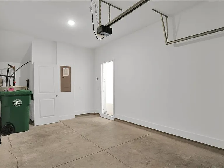 6433 Scudders Dr — Photo 27