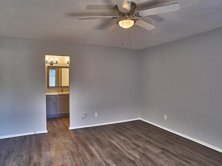10817 Sandpiper Ln — Photo 11