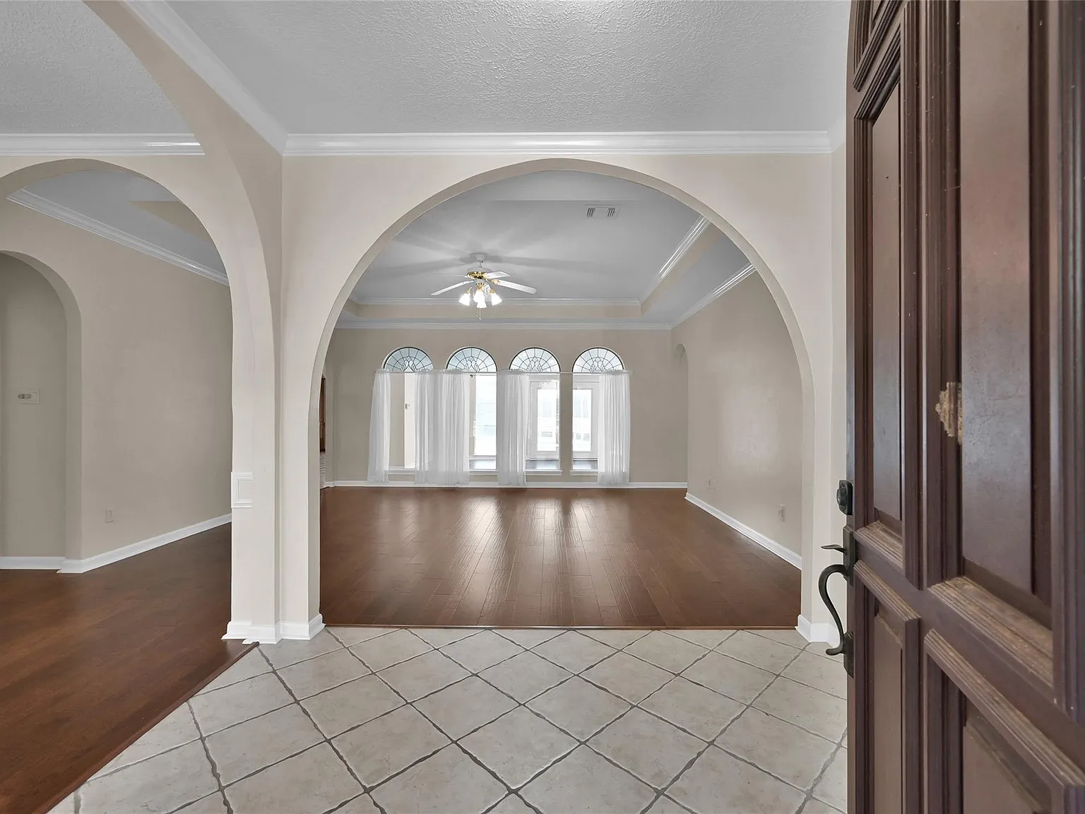 3 bed, 2.5 bath, 3140 sqft, $3,100 — Photo 4