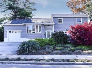 67 Jamaica Ave, Plainview, NY 11803