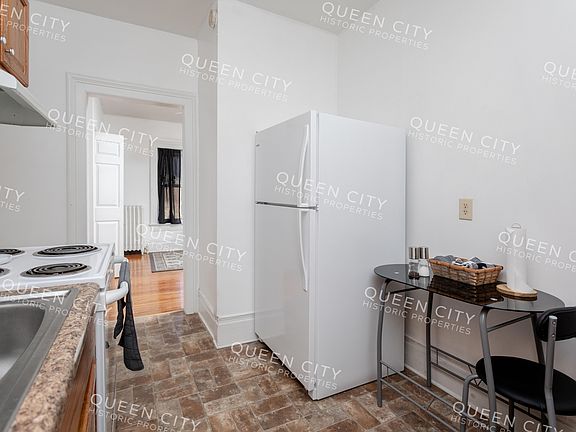 4th image of 901 W Beverley St APT 4