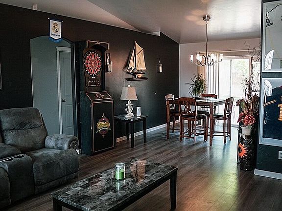 3rd image of 547 Cobra Ct