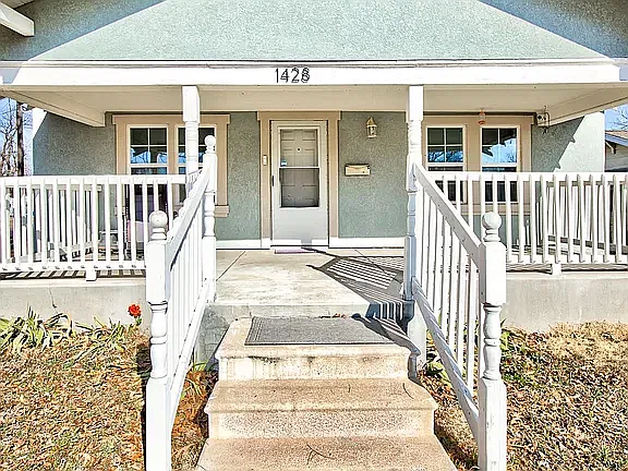 3 bed, 1440 sqft, $1,300 — Photo 1