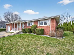 7 1st Avenue, Bayville, NY