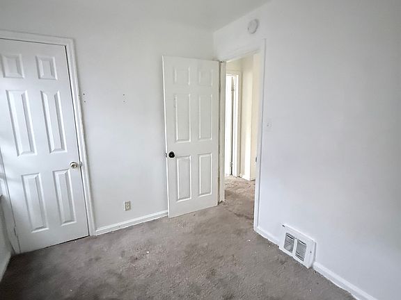 4th image of 5210 Dupont St