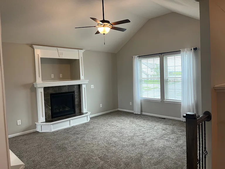 947 N Cypress Cir — Photo 8